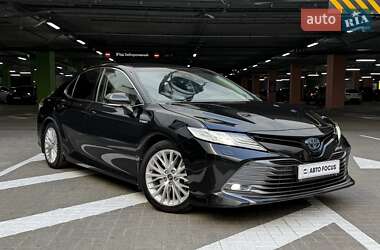 Седан Toyota Camry 2019 в Киеве