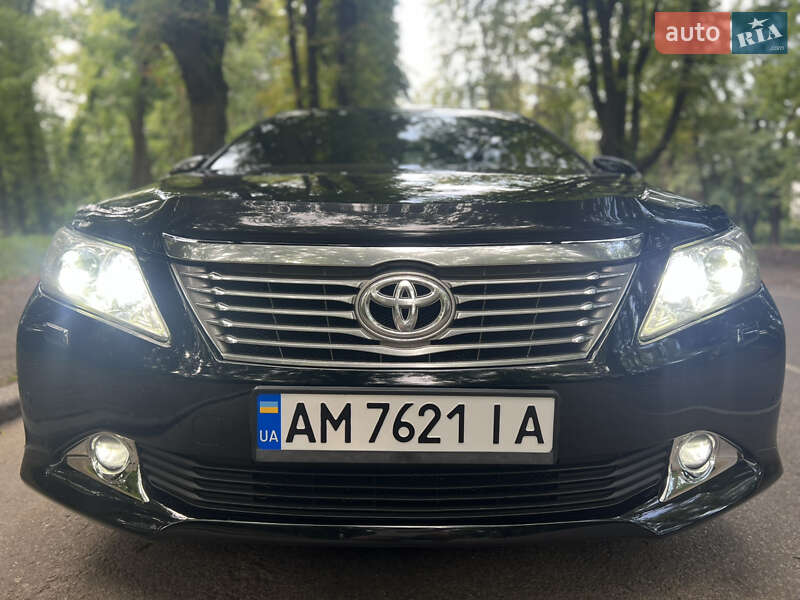 Седан Toyota Camry 2014 в Черновцах