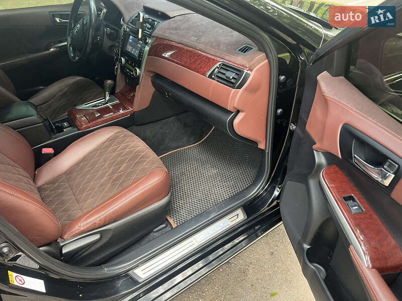 Седан Toyota Camry 2014 в Черновцах