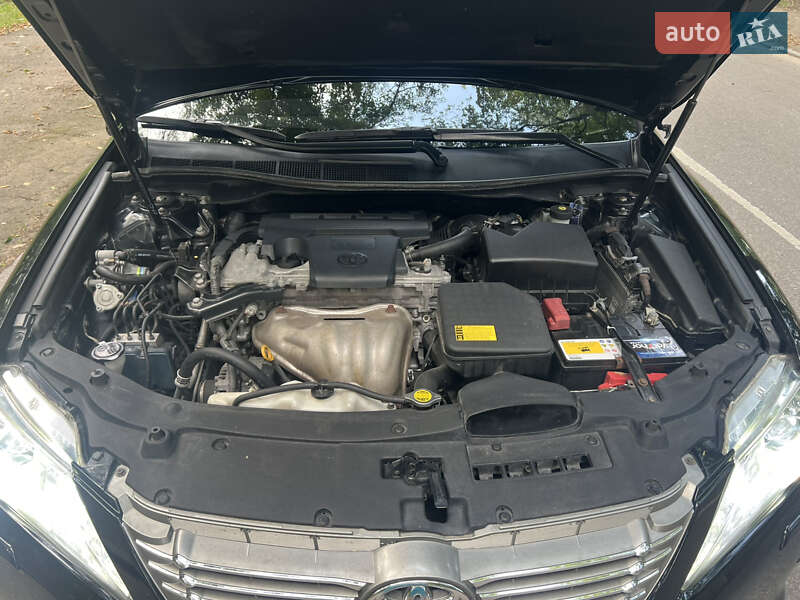 Седан Toyota Camry 2014 в Черновцах