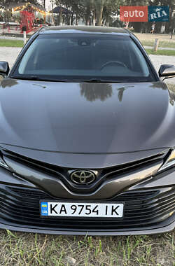 Седан Toyota Camry 2017 в Киеве