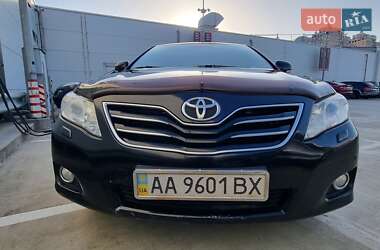 Седан Toyota Camry 2010 в Києві