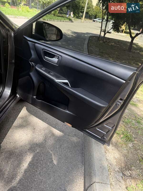 Седан Toyota Camry 2016 в Харькове