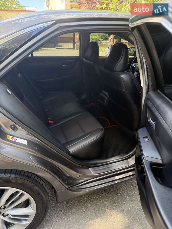 Седан Toyota Camry 2016 в Харькове