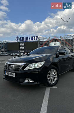 Седан Toyota Camry 2013 в Киеве