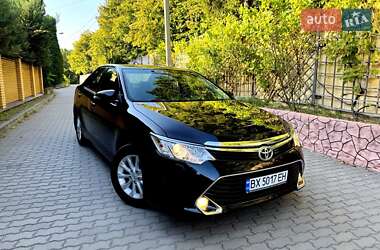 Седан Toyota Camry 2017 в Хмельницком
