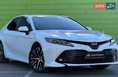Седан Toyota Camry 2019 в Києві