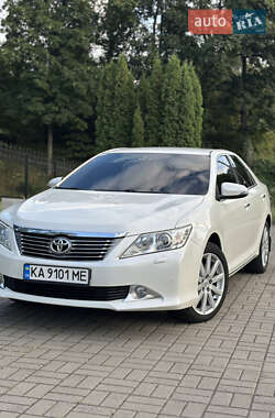 Седан Toyota Camry 2012 в Прилуках