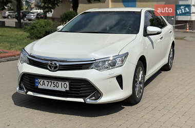 Седан Toyota Camry 2016 в Києві