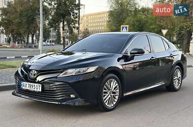 Седан Toyota Camry 2018 в Харкові