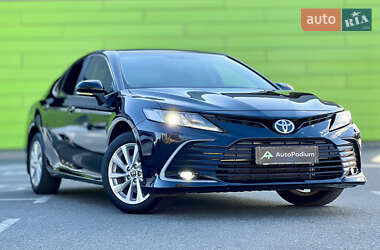 Седан Toyota Camry 2023 в Киеве