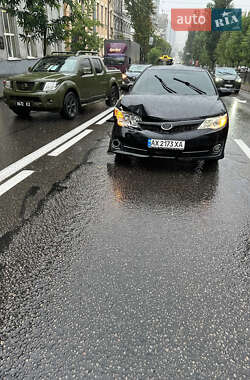 Седан Toyota Camry 2014 в Киеве
