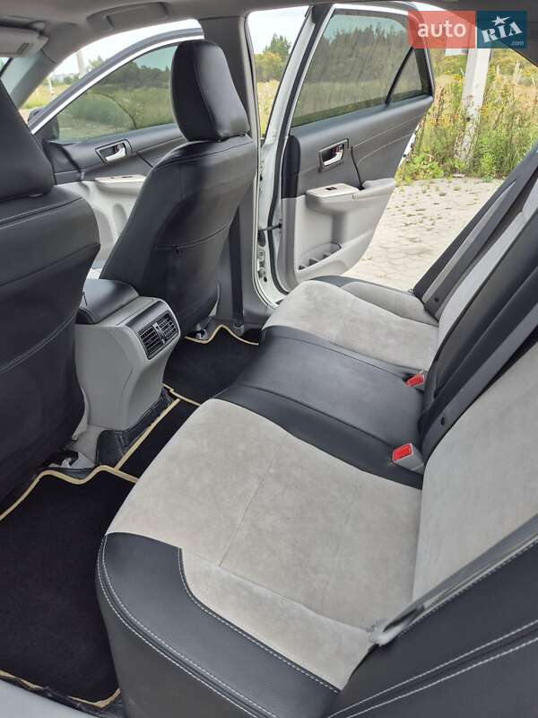 Седан Toyota Camry 2013 в Львове
