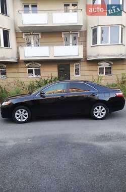 Седан Toyota Camry 2010 в Петропавлівській Борщагівці