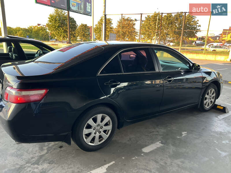 Седан Toyota Camry 2006 в Ровно