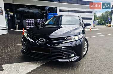 Седан Toyota Camry 2017 в Киеве