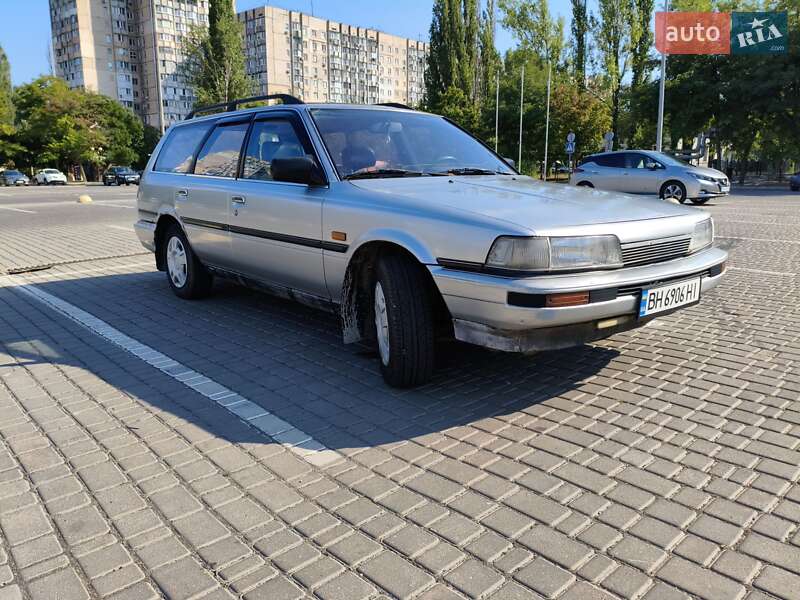 Toyota Camry 1989