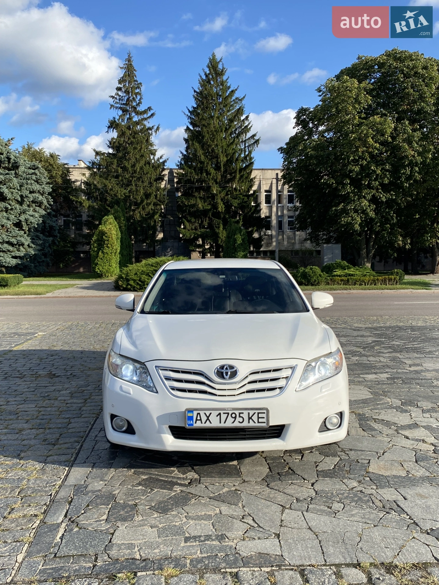 2011 Toyota Camry - фото 1