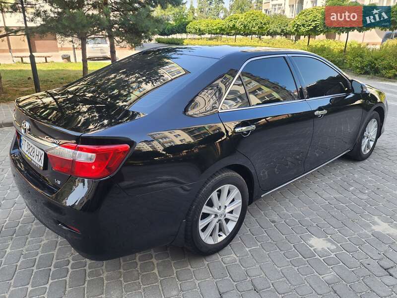 Седан Toyota Camry 2013 в Ивано-Франковске