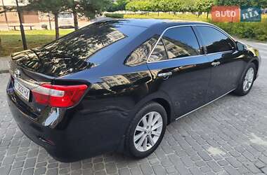 Седан Toyota Camry 2013 в 