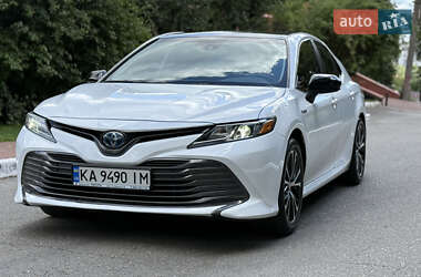 Седан Toyota Camry 2019 в Киеве
