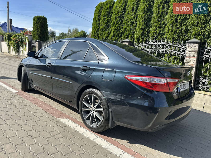 Седан Toyota Camry 2015 в Львове