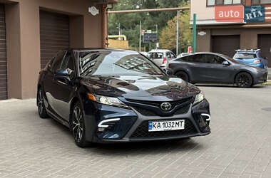 Седан Toyota Camry 2018 в Дніпрі