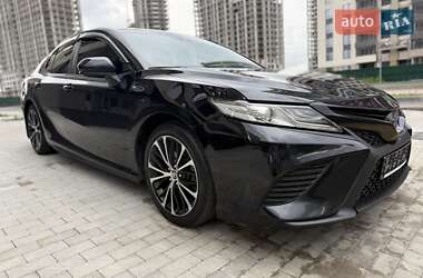 Седан Toyota Camry 2020 в Киеве