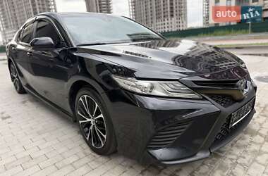 Седан Toyota Camry 2020 в Києві