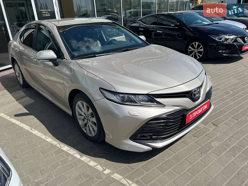Седан Toyota Camry 2017 в Полтаві