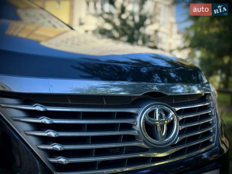 Седан Toyota Camry 2013 в Ивано-Франковске