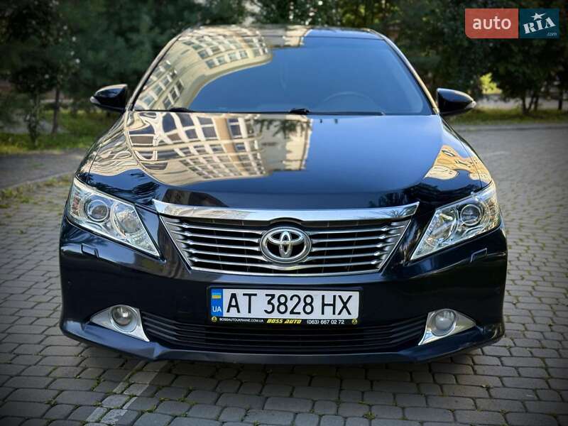Седан Toyota Camry 2013 в 