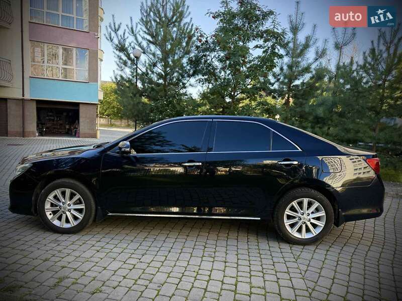 Седан Toyota Camry 2013 в Ивано-Франковске
