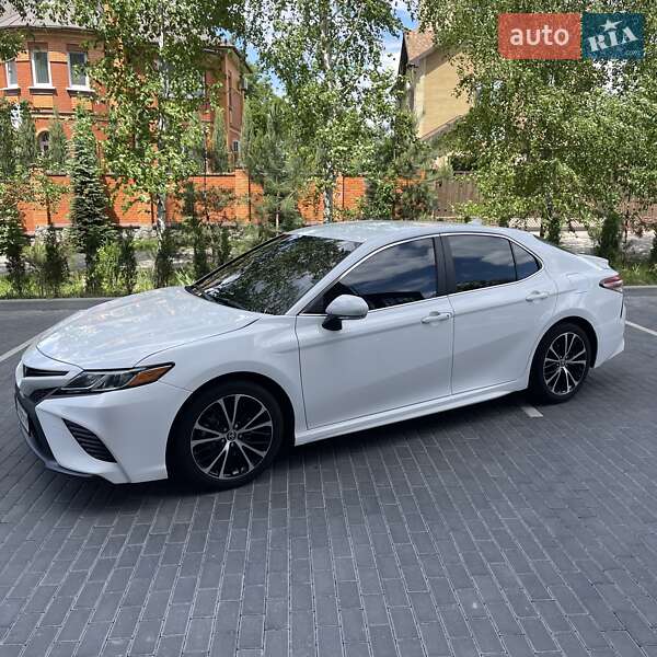 Седан Toyota Camry 2020 в Полтаві