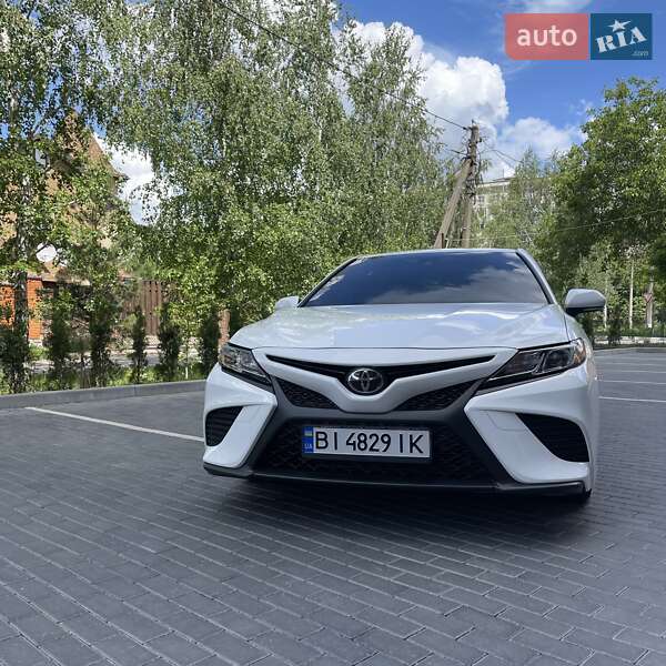Седан Toyota Camry 2020 в Полтаві