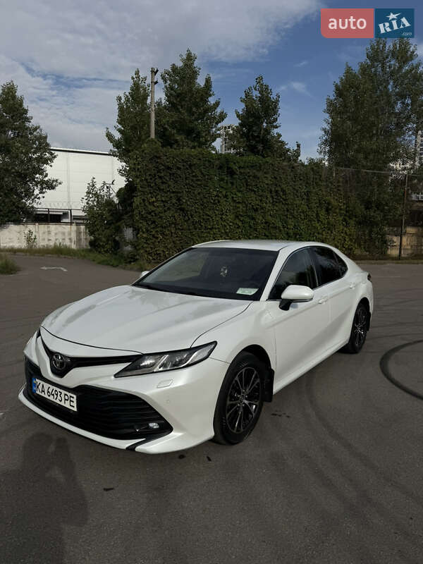 Седан Toyota Camry 2017 в Киеве фото 2 Седан Toyota Camry 2017 в Киеве