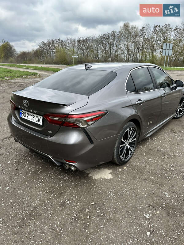 Седан Toyota Camry 2019 в Тернополе