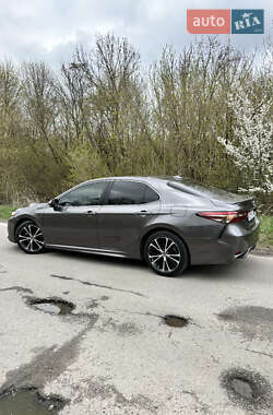 Седан Toyota Camry 2019 в Тернополі