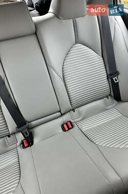 Седан Toyota Camry 2019 в Тернополі