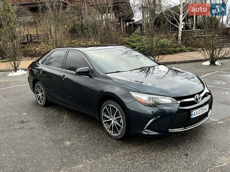 Седан Toyota Camry 2014 в Харкові