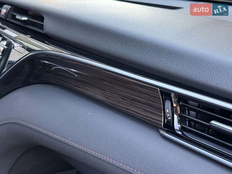 Седан Toyota Camry 2019 в Дніпрі