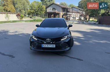 Седан Toyota Camry 2019 в Києві