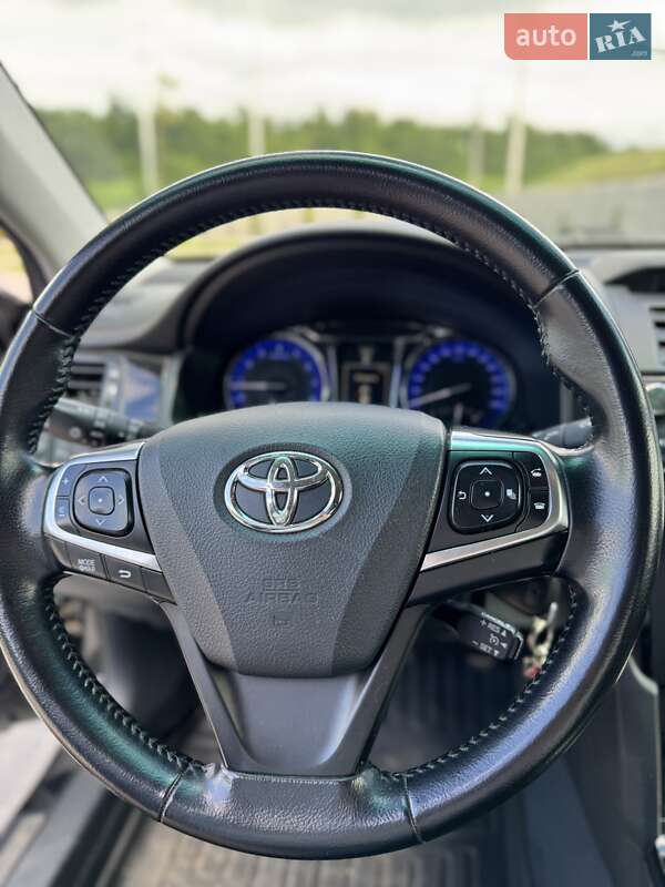 Седан Toyota Camry 2016 в Мостиській