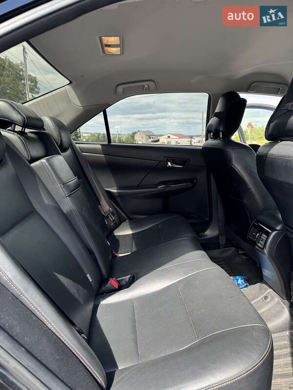 Седан Toyota Camry 2016 в Мостиській