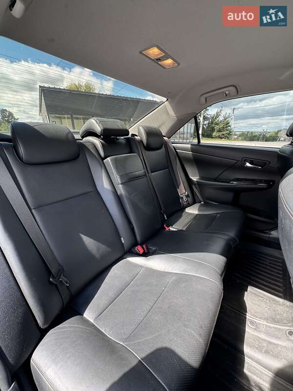 Седан Toyota Camry 2016 в Мостиській