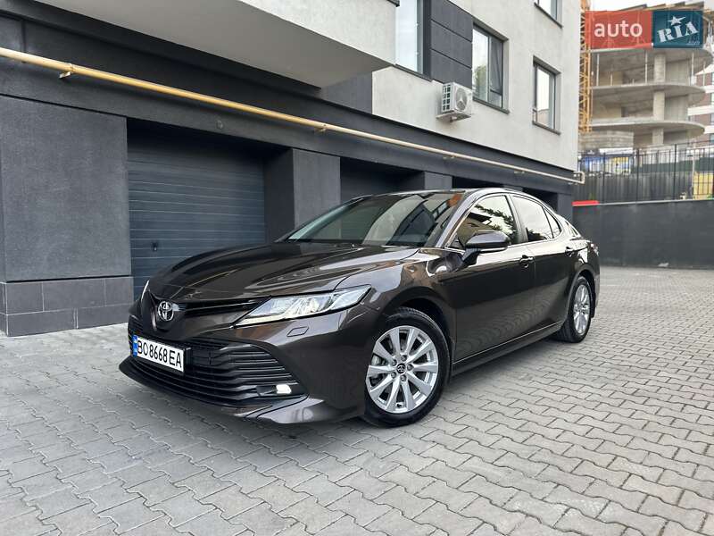 Седан Toyota Camry 2019 в 