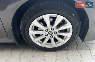 Седан Toyota Camry 2019 в 