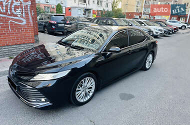 Седан Toyota Camry 2020 в Києві