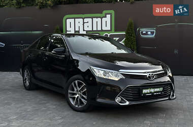 Седан Toyota Camry 2016 в Києві
