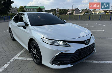 Седан Toyota Camry 2021 в Луцке